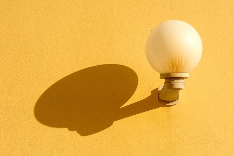 lampa zluta